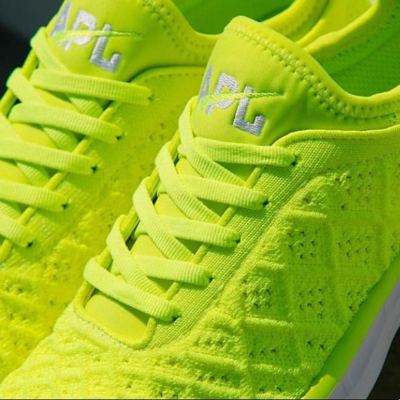 SOLD ON TRADESY NIB APL Techloom Phantom Sneakers - Picture 3 of 8